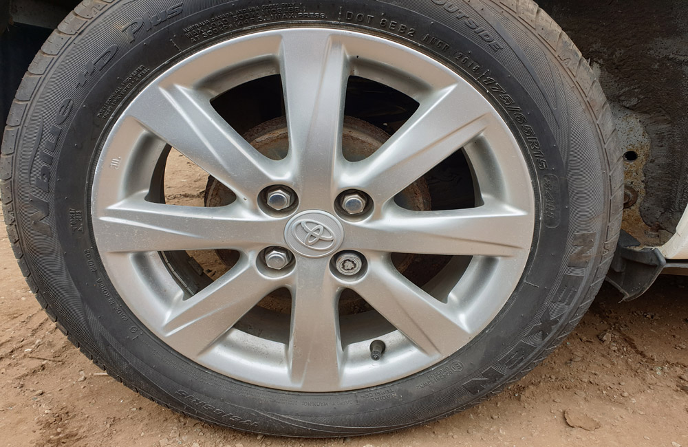Toyota Yaris VVTI TR Alloy wheels